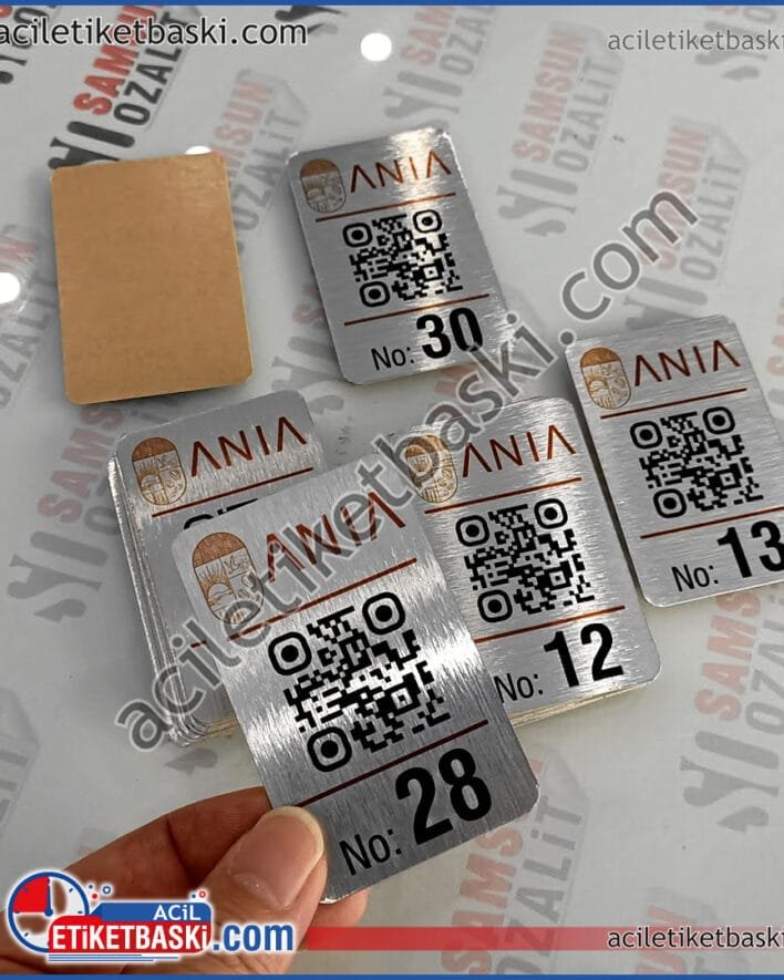 QR kod baskılı, metal etiket, masa üzeri metal etiket baskısı, Ania Cafe için, qr menü ve masa numarası baskılı etiket, acil etiket baskı merkezi, dayanıklı masa üzeri metal etiket, hızlı üretim, aynı gün gönderim yapılır, gümüş, metal etiket baskıları, yurt dışı gönderim yapılır. QR code printed, metal label, table metal label printing, for Ania Cafe, qr menu and table number printed label, urgent label printing center, durable table metal label, fast production, same day shipping, silver, metal label printing, shipping abroad.