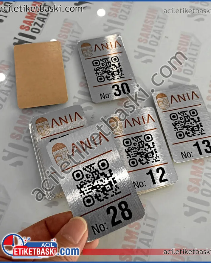 QR kod baskılı, metal etiket, masa üzeri metal etiket baskısı, Ania Cafe için, qr menü ve masa numarası baskılı etiket, acil etiket baskı merkezi, dayanıklı masa üzeri metal etiket, hızlı üretim, aynı gün gönderim yapılır, gümüş, metal etiket baskıları, yurt dışı gönderim yapılır. QR code printed, metal label, table metal label printing, for Ania Cafe, qr menu and table number printed label, urgent label printing center, durable table metal label, fast production, same day shipping, silver, metal label printing, shipping abroad.