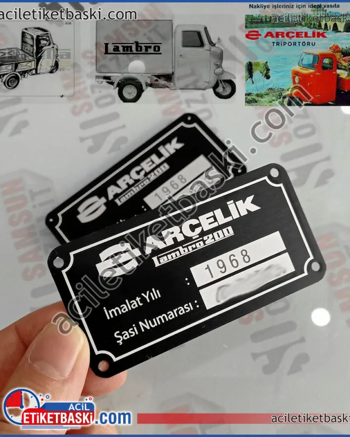 arçelik lambro 200 nostalji araç için kayıp etiket yeniden tasarlandı, eski araçları yeniden oluştururken etiketlerin aslına uygun yapılması çok önemli, triportör bu araç için, restorasyon sonrası eksik etiketleri itina ile tasarlandı, kaliteli motor, etiket baskıları