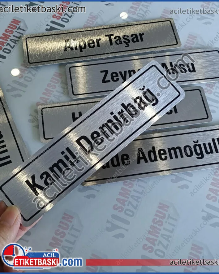 20x5cm ebadında dolap isimliği, metal plaka, arkası bantlı, çalışanlar için kalıcı, kaliteli dolap isimliği, acil metal etiket üretimi