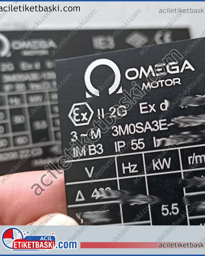 omega motor, motor etiketi, dış mekan dayanıklı, aslına uygun, denetime uygun EX standardına uygun, kaliteli metal etiket baskısı, lazer ile siyah metal kalıcı ürün imalat, metal etiket baskı merkezi