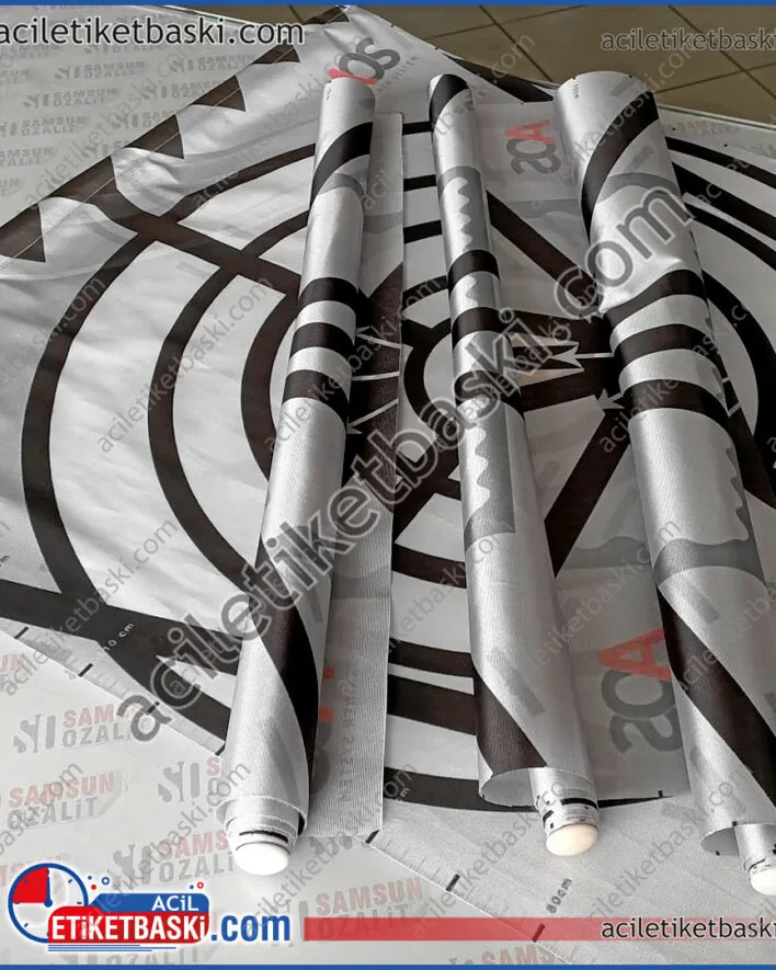 Kırlangıç bayrak baskısı, ebat ve adede göre fiyat alabilirsiniz, saten kumaş, rachel kumaş, sopalı, ipli, kaliteli baskı, 1 günde üretim, tasarım desteği, acil baskı merkezi