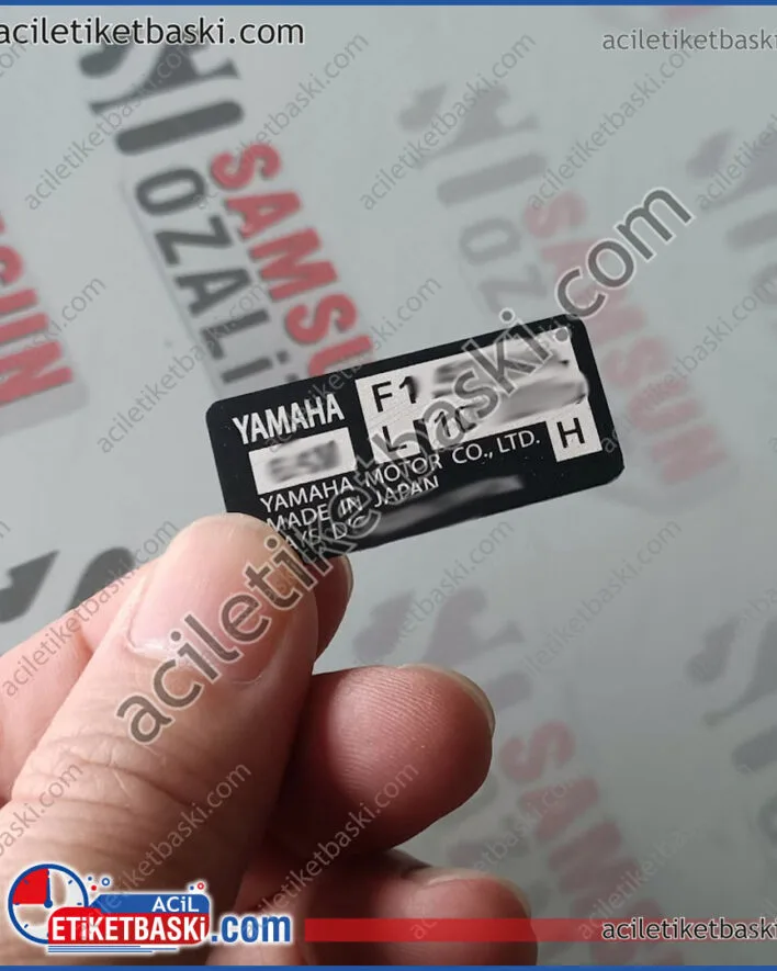 Yamaha 15 beygir dıştan takma, deniz motor etiketi, paslanmaz alüminyum, lazer ile kalıcı baskı, deniz suyu, güneş ve sıcaklığa dayanır, yönetmeliğe uygun üretim, aynı gün gönderim