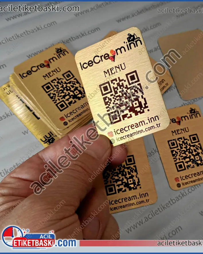 Masa üzeri QR etiket, menü etiketi, acil üretim, tasarım desteği, kaliteli ürün, silinebilir, temizlenebilir, altın ve gümüş renk üretim yapılabilir, acil metal etiket baskı merkezi
