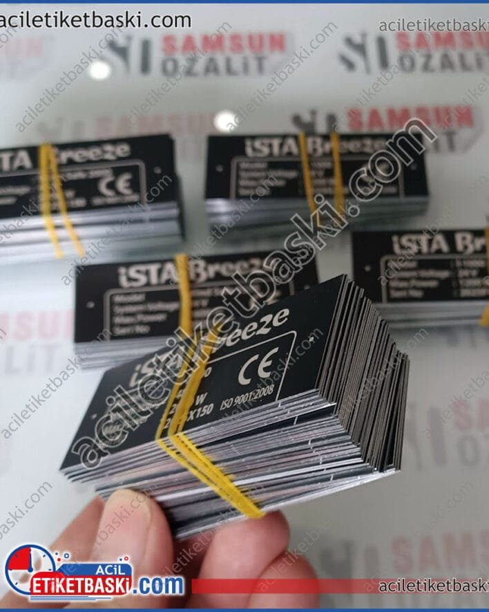 dış mekan koşullarına yüksek dayanıklı, paslanmaz, lazer ile, markalama, acil etiket baskısı, aynı gün gönderim, ebat adet ve değişken içerik baskısı, siyah metal, eloksal alüminyum, kırmızı ve mavi renk seçeneği mevcut, ebat ve adede göre fiyat alınız
