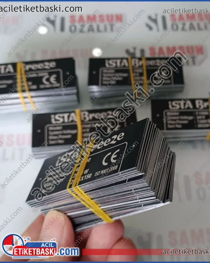 dış mekan koşullarına yüksek dayanıklı, paslanmaz, lazer ile, markalama, acil etiket baskısı, aynı gün gönderim, ebat adet ve değişken içerik baskısı, siyah metal, eloksal alüminyum, kırmızı ve mavi renk seçeneği mevcut, ebat ve adede göre fiyat alınız
