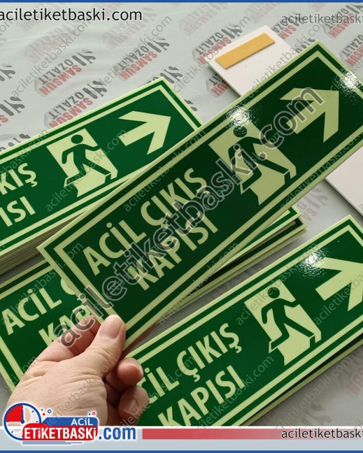 fosforlu tabela, ışık saçan tabela, karanlıkta parlayan tabela, elektrik kesintilerinde yol gösteren tabela, uyarı levhası, yön tabelası, yönetmeliğe uygun tabela üretim imalat, acil çıkış tabelası, yangın tabelası, fosforlu, reflektörlü tabela üretimi, 3mm plastik, acil tabela üretim merkezi