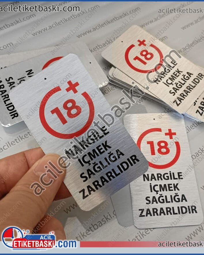 nargile için uyarı etiketi, metal ürün, 9x5cm ebadında, paslanmaz alüminyum, üzeri delikli, zincir ile asılabilir, kaliteli metal etiket, altın ve gümüş renk yapılır, kanun yönetmeliğine uygun, nargilelere asmak için, uyarı levhası üretim, imalat, tasarım merkezi