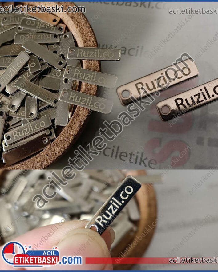 nikel kaplama metal etiket, parlak nikel etiket, metal etiket, çelik etiket baskısı, 2cmx5mm ebadında, lazerle baskı ürün, baskı metal dahil, bir köşesi delik, el örgü ürünleri etiketi, hobi ürünler için etiket, handmade etiketi, evde üretim ürün için metal etiket, elik etiket, ucuz çelik etiket baskı, ürün dahil