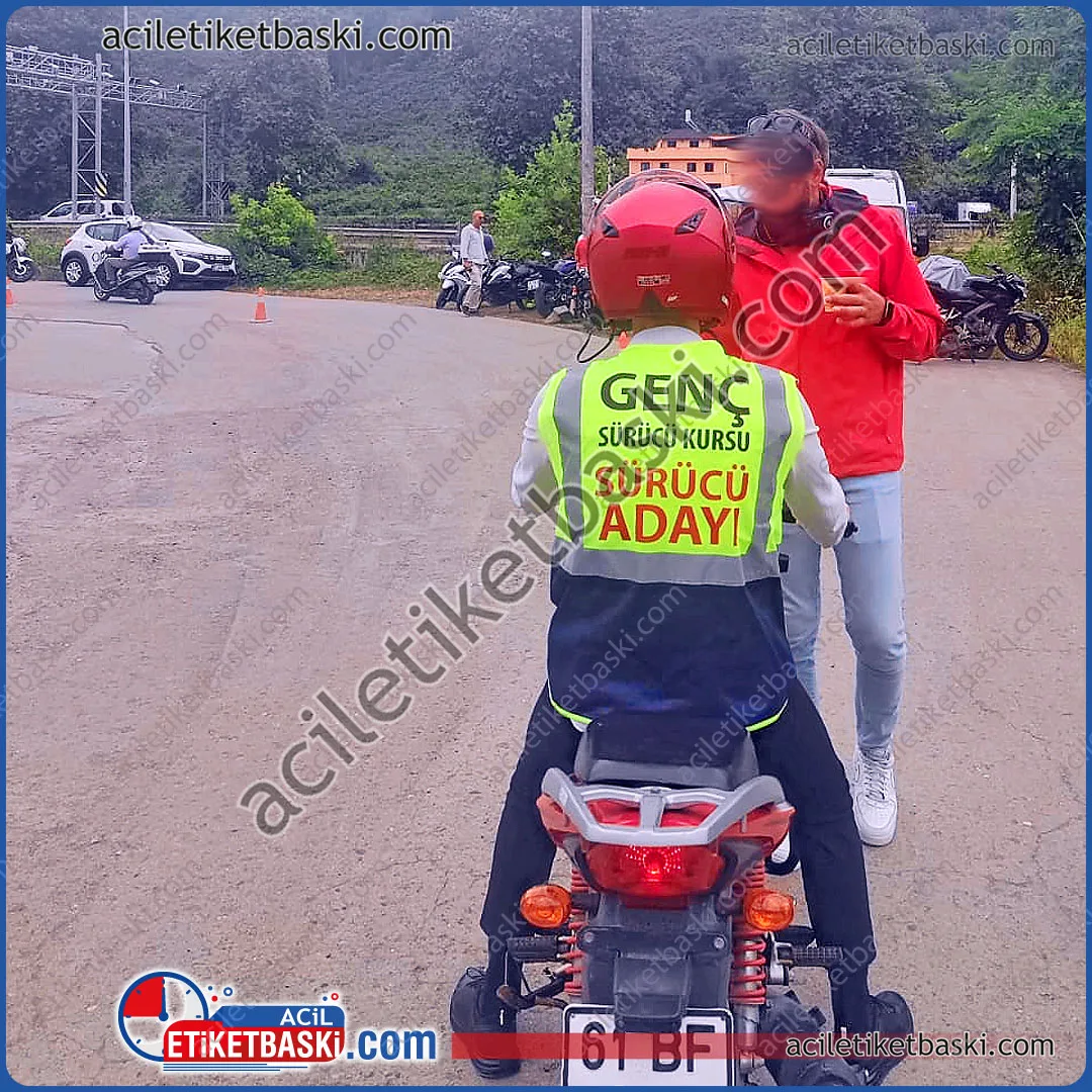 sürücü kursu yeleği, motosiklet sürücüsü için yelek baskısı, hızlı üretim, aynı gün kargo, sürücü kursu ismi ve sürücü adayı yazısı baskılı, fosforlu yelek, reflektörlü yelek baskısı, kurs logosu konulabilir, yönetmeliğe uygun, XL standart ebat yelek, acil baskı merkezi,