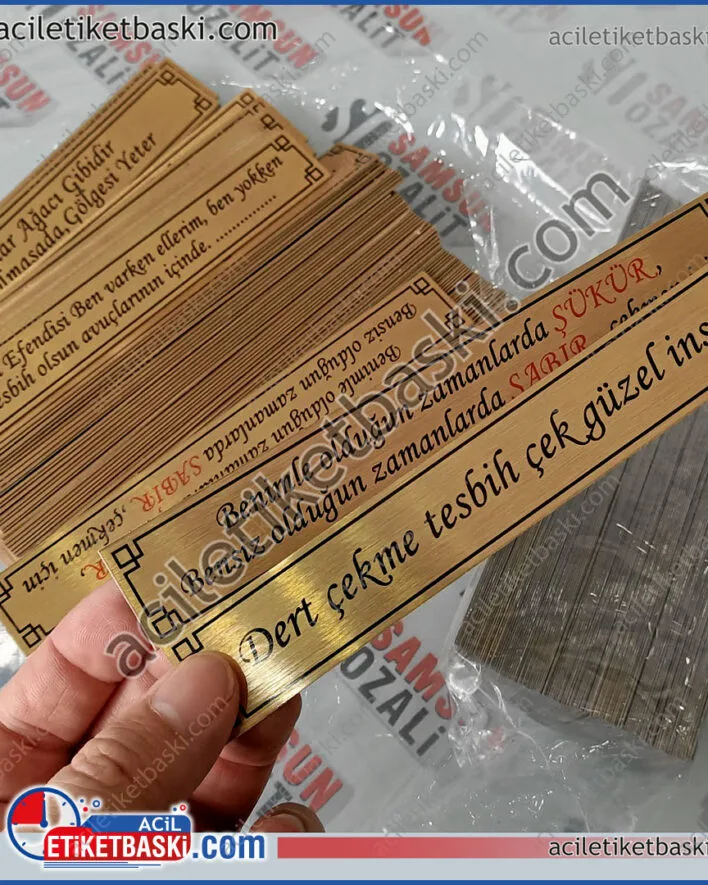Metal plaka baskısı, altın renk, pirinç renk metal etiket, tesbih kutusu içine konulan, anlamlı söz plakları, ebat ve adede göre üretebiliriz, ürünlerinize kalite katın, acil baskı merkezi