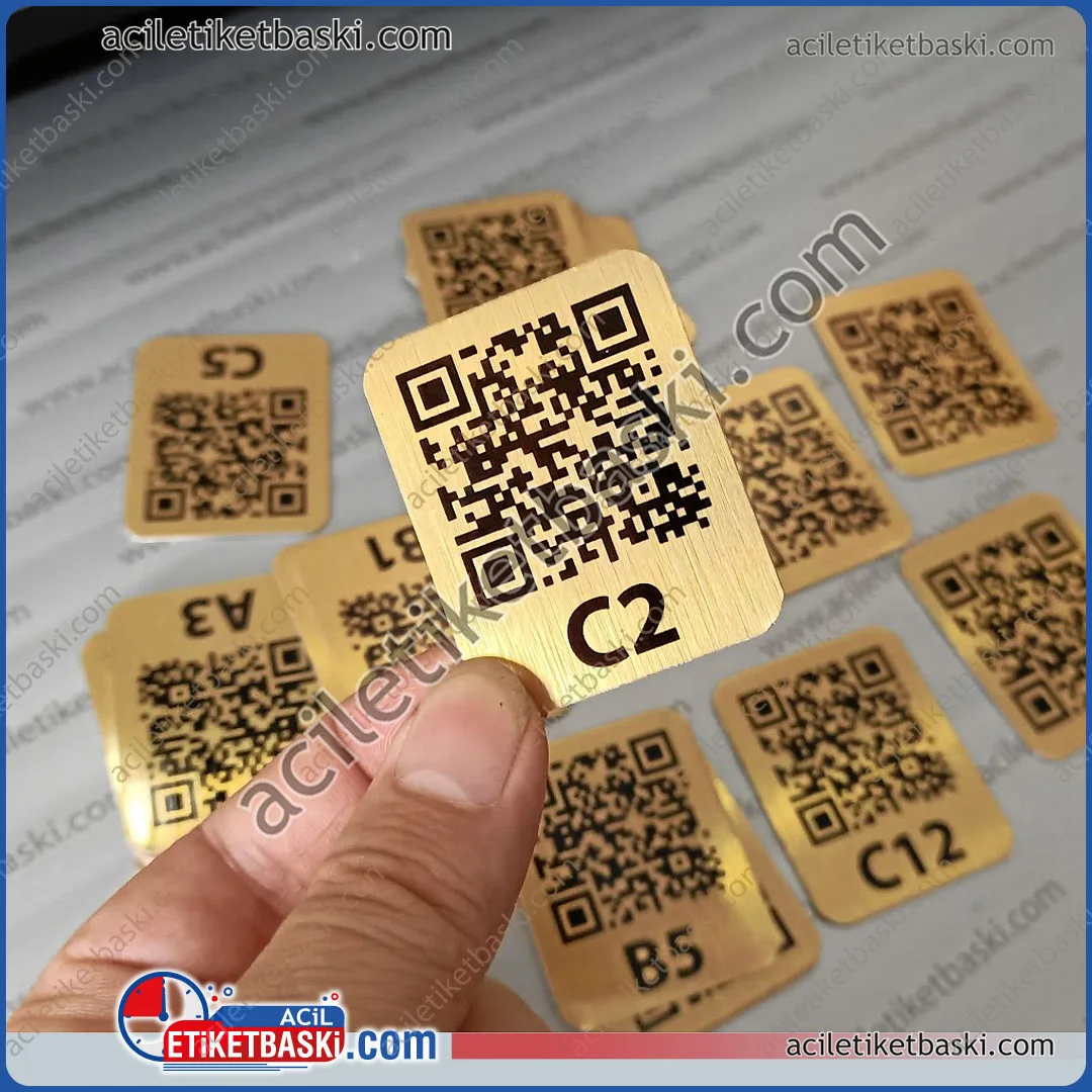 QR kod etiket, masa üzeri, yapışkan, peçetelik üzerine, cam üzerine, restoran menü için, altın ve gümüş renk, dış mekan için siyah renk, tasarım desteği, ebat seçenekleri, kaliteli ürün