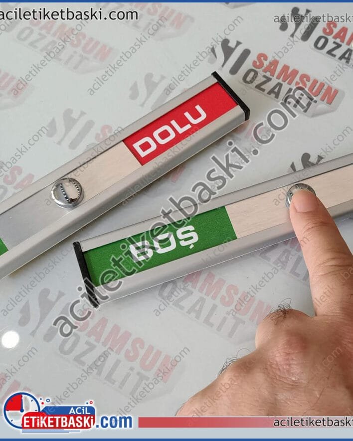 Sürgülü kapı tabelası, boş dolu baskılı, 15x3cm ebadında, gerçek alüminyum, içerik değişir, dekoratif, arkası bantlı, kaliteli ürün, kapı isimleri imalat, üretim, tasarım