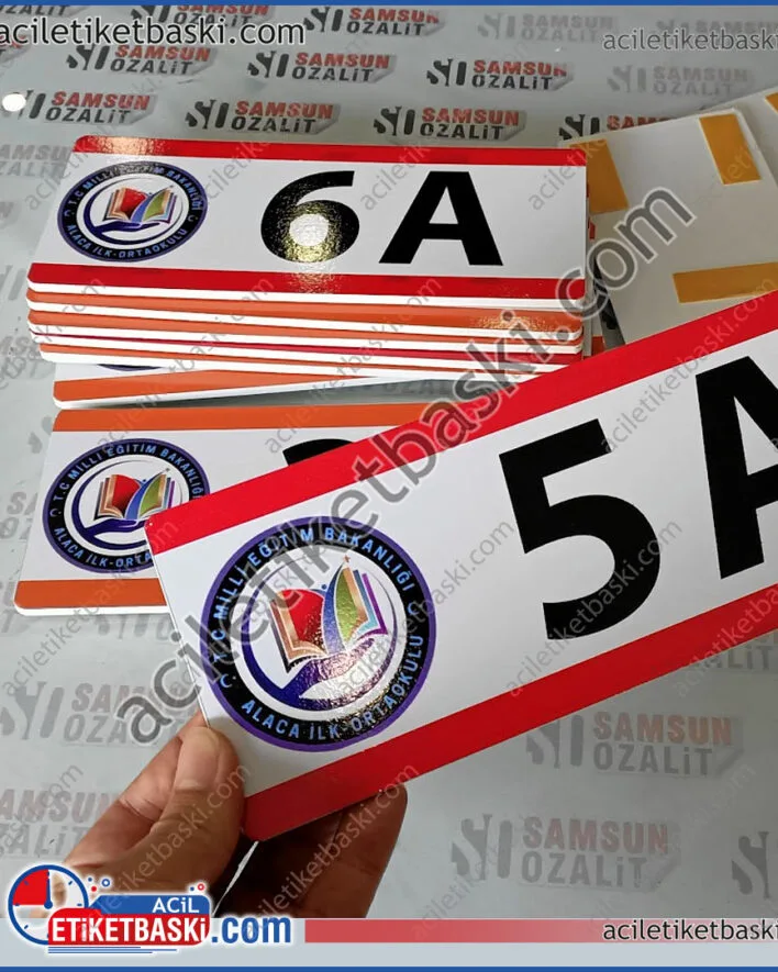 okul, sınıf tabelası, derlik tabelası, dersane tabelası, anasınıfı tabelası, 5mm plastik, ucuz oda tabelası, sınıf numarası, okul ismi, logosu basılır, ebat adede göre fiyat, arkası bantlı, üretim imalat, acil gönderim, kurum tabela baskıları