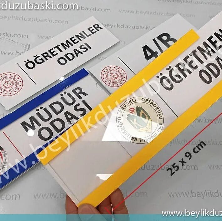 Okul sınıf tabelası, sınıf ve derslik için, içerisi kolaylıkla değişen, tabela, artık sınıf isim değişimi çok kolay, özel üretim, içi değişen okul isimliği, okul kapı tabelası, şeritler istenilen renk yapılır, içine sadece kağıt koyacaksınız, üzeri Pleksi malzeme,