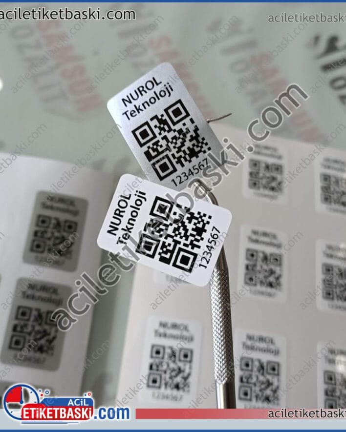 yanmaz etiket, ısıya dayanıklı etiket, basksı, qr kod baskı, firma logo ve, ürün bilgileri yazsısı, dayanıklı yapışkanlı etiket, kaliteli ürün, hızlı üretim, aynı gün gönderim, tasarım desteği
