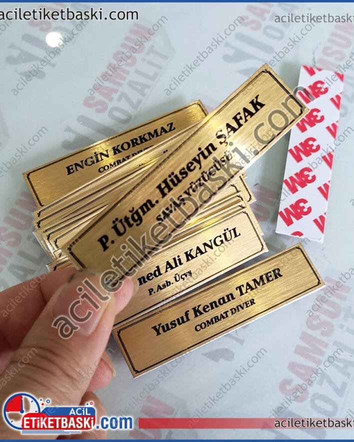 metal etiket, isim baskılı, pirinç görürümlü, paslanmaz alüminyum, arkası 3M bantlı, ebat ve adede göre fiyat verilir, değişken isim basısı, aynı gün gönderim, tasarım desteği, acil etiket baskı merkezi