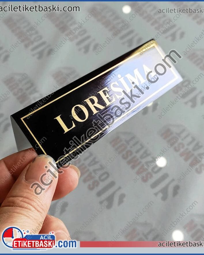 üçgen masa isimliği, metal ürün, ebat değişebilir, toplantı odası, sabit isim baskıları, masa isim listeleri, vip konuk isimleri, oturma yeri tabelası, acil üretim, gönderim, tasarım, Metal, masa isimliği, üçgen, büküm, siyah baskı, kaliteli ürün
