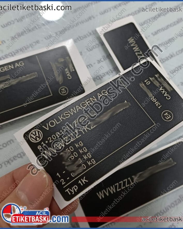 Volkswagen araç direk şasi numarası, kaliteli etiket, çıkmaz silinmez, dış mekan dayanıklı, mat orjinal yüzey, aslına uygun, silinen okunmayan, araç motor etiket baskıları