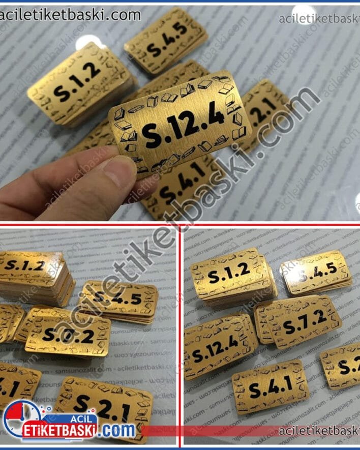 sınıflar da dolaplar için, numara baskılı metal etiket örneğidir, ebat ve adede göre fiyat değişir, hızlı üretim, altın ve gümüş renk seçeneği mevcut, tasarım desteği verilir, acil etiket baskı merkezi