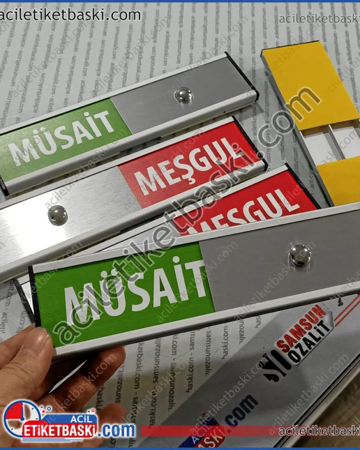 Sürgülü Kapı isimliği, sürgülü kapı tabelası, 6x25cm ebadında, alüminyum kapı isimliği, meşgul müsait i baskılı, dekoratif vidalı sürgülü tabela, kapı isimliği imalatı, kapı tabelası üretimi, plastik, alüminyum, pleksi, ahşap ürünlerimizi siteden bakabilirsiniz, ürünlerimiz aynı gün kargo yapılabilir