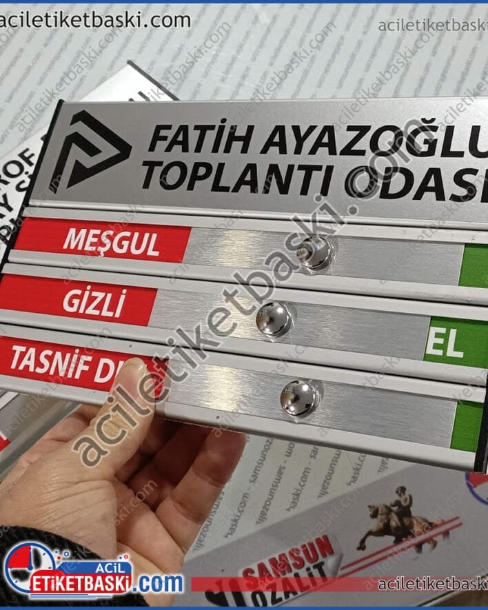 Sürgülü kapı tabelası, toplantı odası, kapı giriş tabelası, Meşgul, gizli, hizmete özel, nato, yerli, milli, boş dolu, açık, kapalı yazıları olan, oda kullanımına uygun ürün, gerçek alüminyum malzeme, baskıları değişebilir, başlık ve satır sayısı eklenebilir, hızlı üretim, stoktan teslim