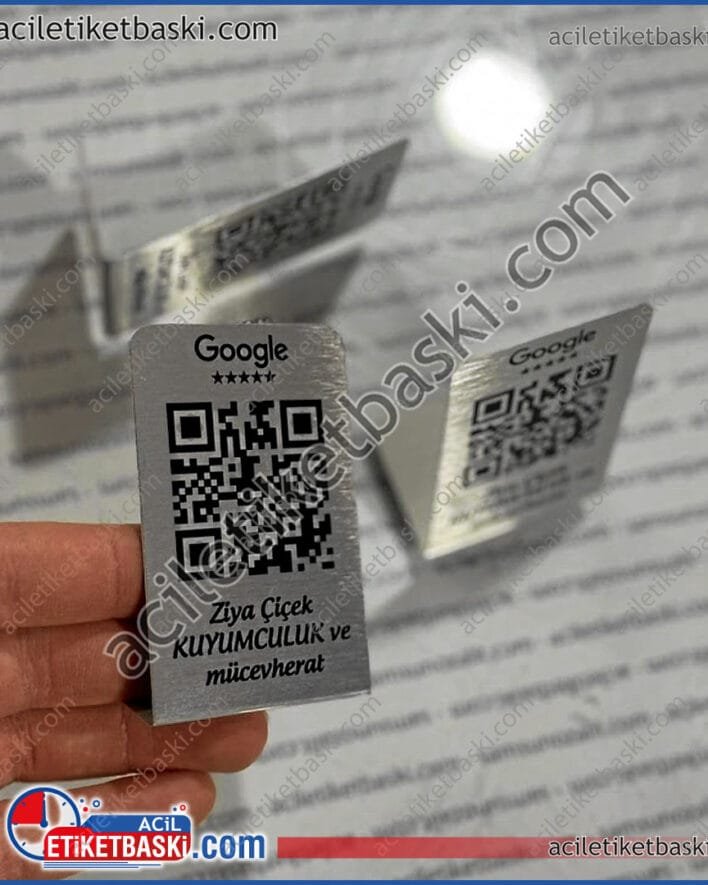 masa üzeri QR metal etiket, Ayaklı, L şeklinde büküm, masa üzeri QR tabela baskısı, üçgen büküm, L büküm, metal tabela, masa üzeri kullanıma uygun, istenilen ebat yapılır, hızlı gönderim, tasarım desteği, kaliteli metal tabela, altın ve gümüş renkler yanında siyah metal ilede yapabiliriz, ebat ve adede göre fiyat alınız