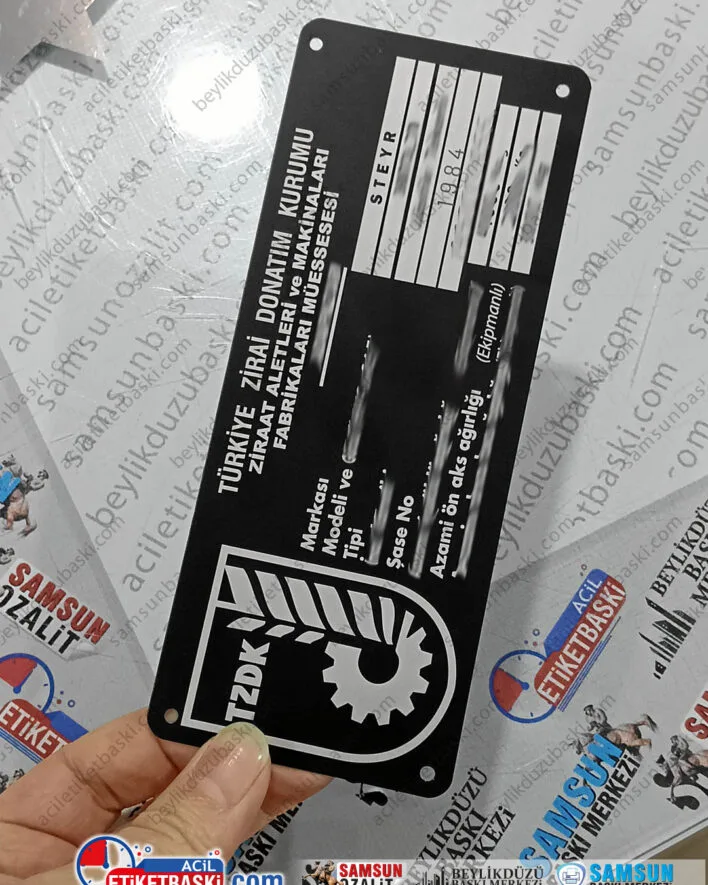 steyr marka, başak traktör, metal şasi numara etiketi, traktör bilgi etiketi, aslına uygun, hızlı üretim, tanıtım ve bilgilendirme etiketi, araç kimlik bilgisi, eskiyen, okunmayan, denetimden geçmeyen, etiketleri aslına uygun yapıyoruz