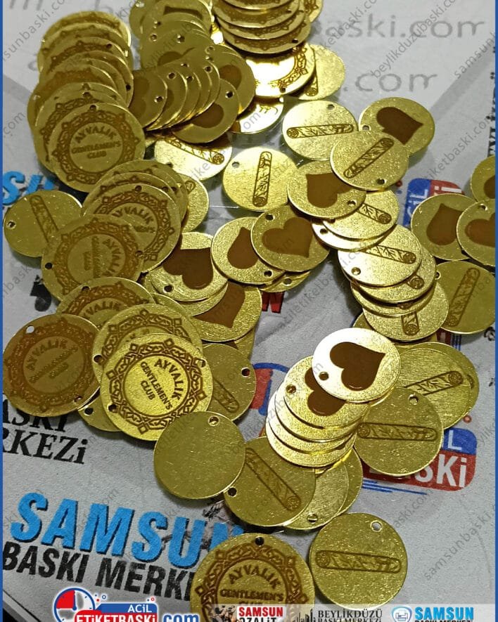 pirinç metal etiket, marka logo baskılı metal, el yapımı ürün etiketi, 20mm pirinç pul, 10mm metal marka, çanta logo etiketi, gerçek pirinç baskı, samsun metal etiket imalatı