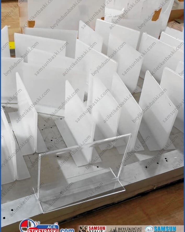 pleksi broşürlük imalatı, şeffaf menülük büküm, a4 pleksi fihrist, a5 masa üstü stand, samsun pleksi büküm merkezi, broşürlük fiyatları, kurumsal menü tutucu, pleksiglas tanıtım standı