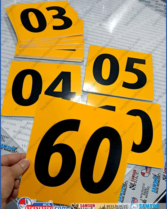 dış mekan dayanıklı, otopark için, araç park yeri, numara baskısı, 20x20cm ebadında, istenilen ebat ve adet yapabiliriz, uyarı levhası üretim, imalat ve tasarım, samsun baskı merkezi