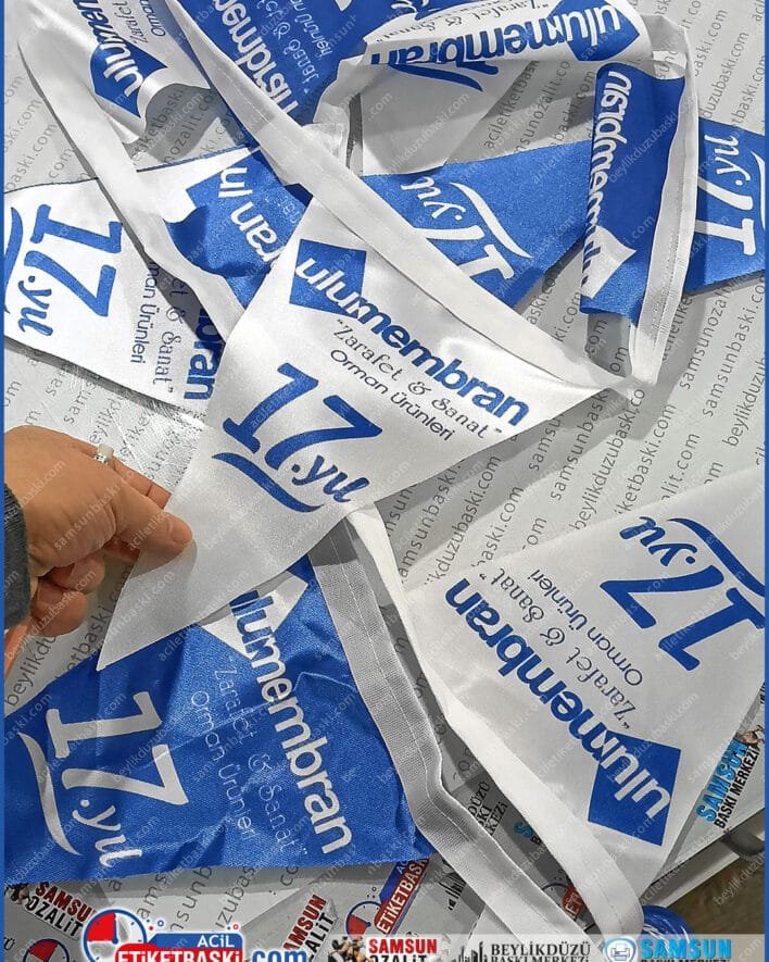 ipe dizili bayrak, üçgen flama baskı, 100 metre ipli bayrak, süsleme bayrağı üretimi, acil flama baskı, ipe dizili üçgen bayrak, organizasyon bayrakları, ucuz ipli bayrak