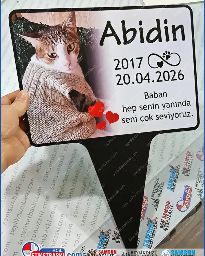 kedi mezar taşı, pet mezar taşı, alüminyum mezar taşı, evcil hayvan mezar plakası, paslanmaz mezar taşı, toprağa saplanan mezar taşı, geçici mezar taşı üretimi, hatıra plakası baskı