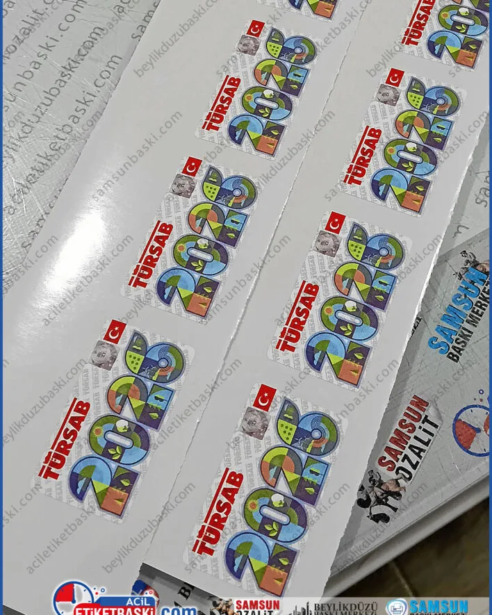 türsab araç etiketi, 2026 türsab sticker, servis araç etiketi, seyahat acentesi etiketi, hologramsız türsab baskı, araç dış mekan etiket, kuvvetli yapışkanlı sticker, acente plaka etiketi