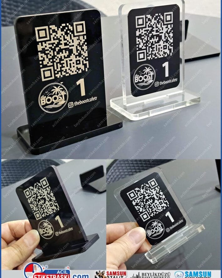 6x9 cm pleksi menü, ayaklı masa QR etiket, 5mm kalınlığında pleksi stand, kolay kırılmaz QR tabela, lazer baskılı masa isimliği, silinmez karekod menü, acil pleksi imalatı, samsun QR baskı merkezi