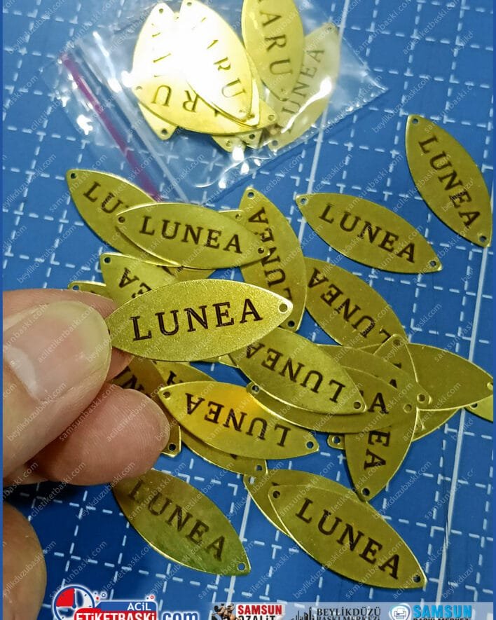 çanta için metal isimlik, logo baskılı çanta plakası, gerçek pirinç marka etiketi, antik pirinç çanta logosu, el yapımı ürünler için metal, lazer baskılı metal etiket, çanta marka imalatı, butik cüzdan metal isimliği