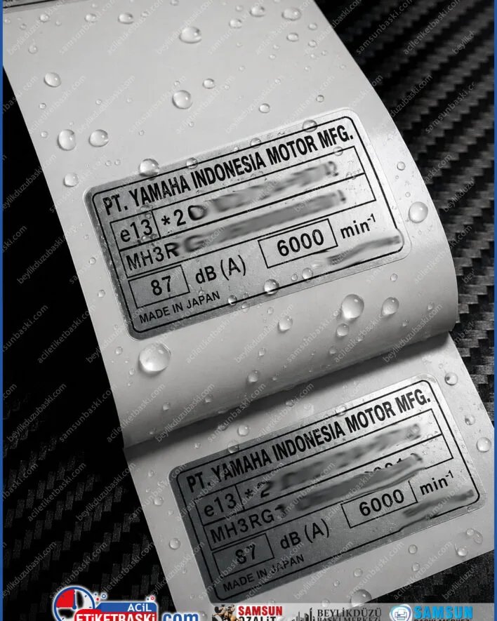tekne motor etiketi, yamaha motor etiketi, gumus folyo etiket, beyaz folyo etiket, dis mekan dayanikli etiket, deniz suyuna dayanikli etiket, revizyon etiket, tasarim destegi etiket, denizci etiketi, motor etiket baskisi
